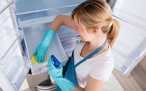 7 Bước vệ sinh tủ đông trữ lạnh công nghiệp hoàn hảo 6 Vệ sinh bằng hoá chất