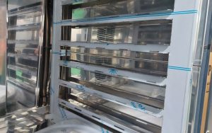 Tổng hợp 12 lỗi lò hấp nướng đa năng thường gặp và cách khắc phục 9 Giá rơi trong khoang lò